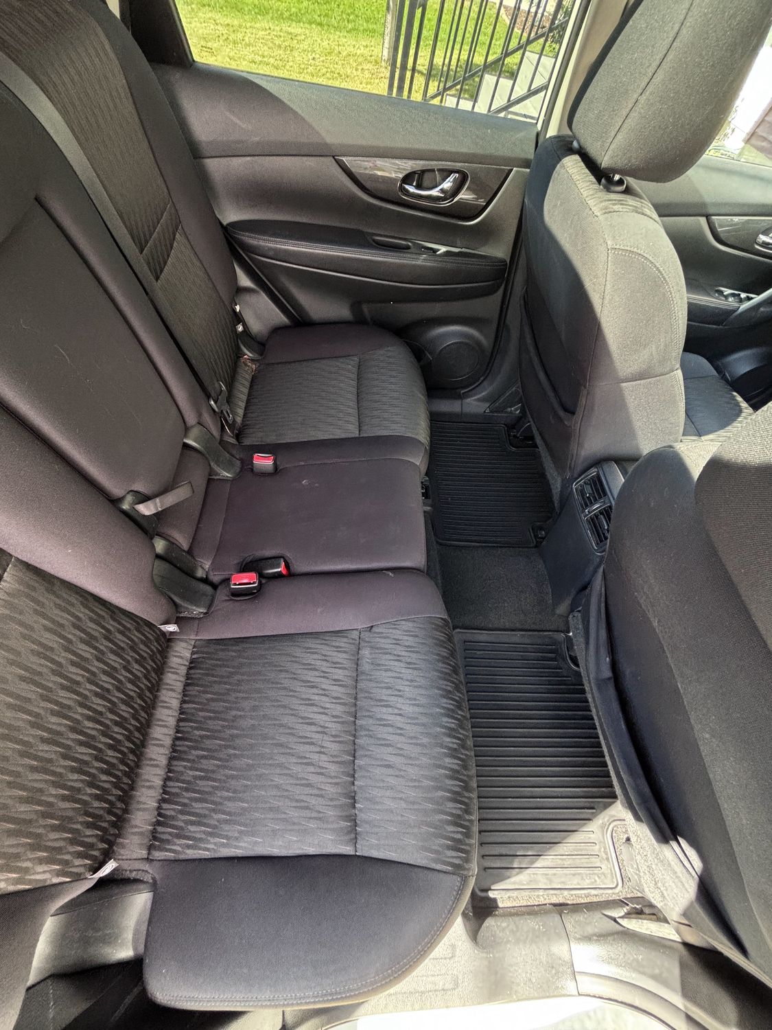 Nissan Rogue, Interior, rear seats