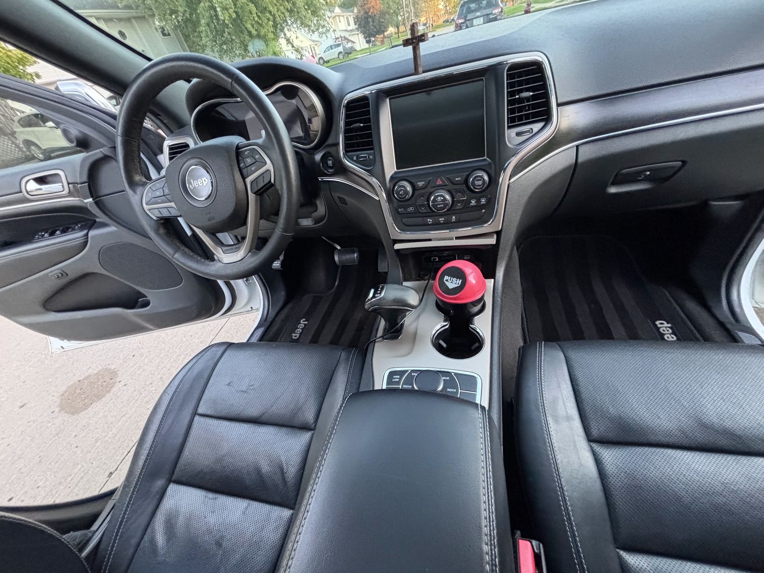 Jeep Grand Cherokee, Interior, dashboard and console